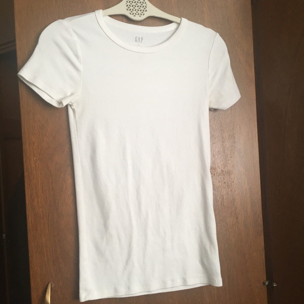 GAP white top